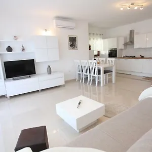 apartments-kresan-soline.hotelinzadar.com/
